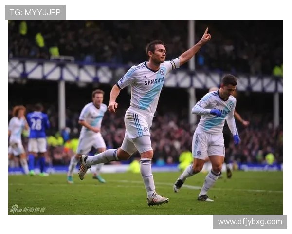 10号球星激动指天庆祝进球展现不屈斗志与荣耀时刻 10号球星激动指天庆祝进球展现不屈斗志与荣耀时刻